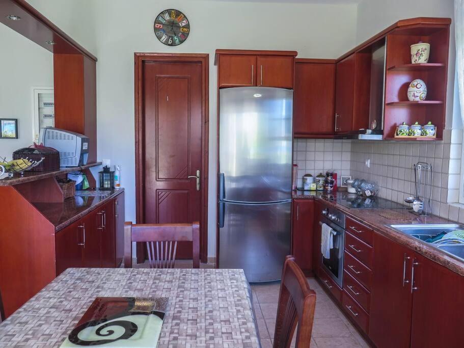 Villa Rania: Ευάερη Βίλα Με Θέα Τη Θάλασσα Ликсури Экстерьер фото