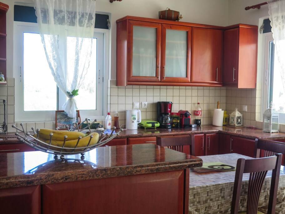 Villa Rania: Ευάερη Βίλα Με Θέα Τη Θάλασσα Ликсури Экстерьер фото