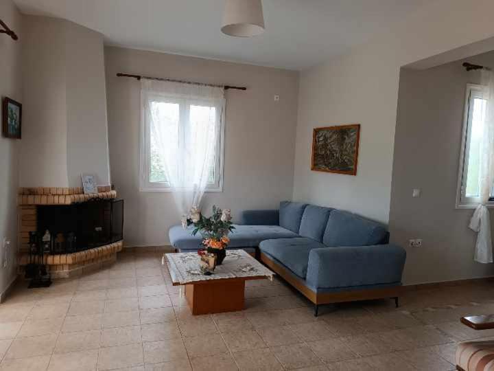 Villa Rania: Ευάερη Βίλα Με Θέα Τη Θάλασσα Ликсури Экстерьер фото